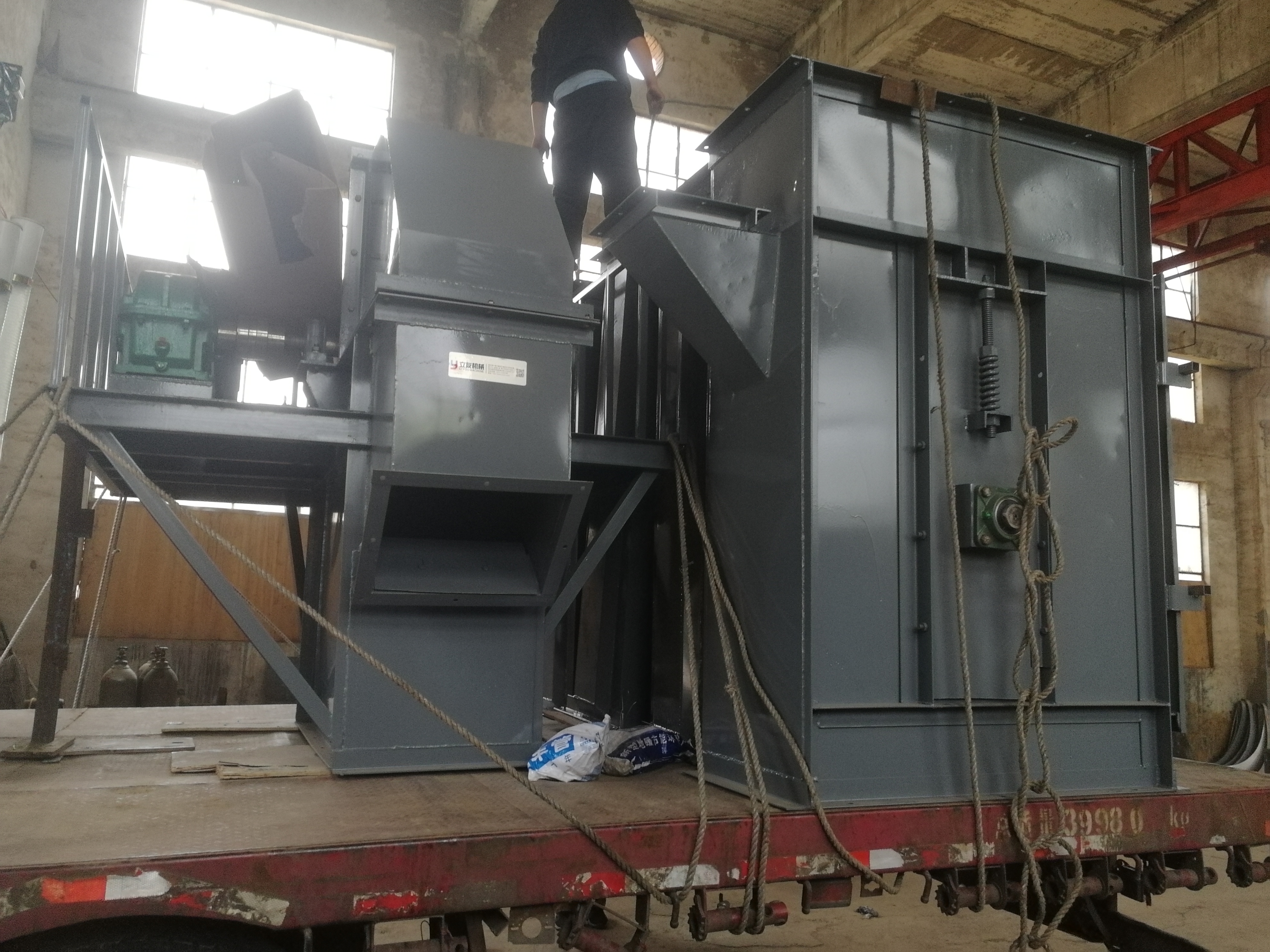 z型翻斗提升機相比其他提升機的優勢在哪里？ (翻斗式提升機視頻)